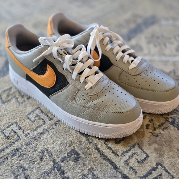 Nike Air Force 1 - Picture 1 of 6
